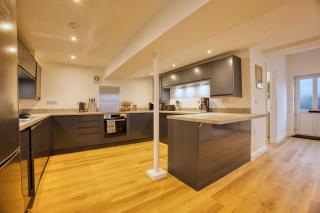 Contractor Stay Sleeps 4 - Large Living Space - Parking - Bridgwater - 2