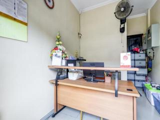 OYO 90927 Homestay Tentrem 2 - 3