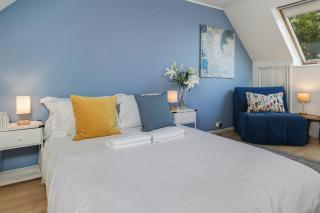 Joel 3 bedroom House in South London - 1