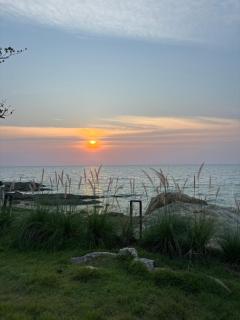 PORTRAIT Bangsaen - Beachfront Serviced Pool Villa - 2