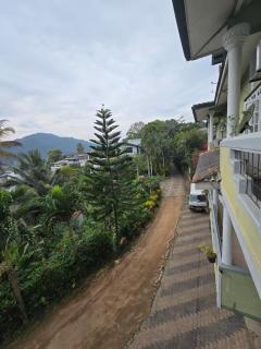 Hotel Blue Mount View Kandy - 1