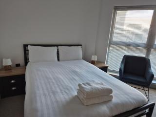 Panoramic York Views, balcony, lift, families or groups, workspace, parking nearby - 2