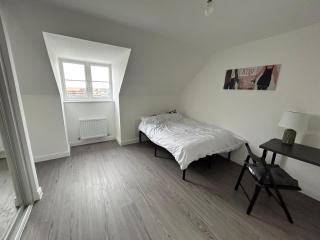 House - Sleeps 8 - Free Parking and Ps5 - 8