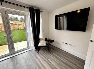 House - Sleeps 8 - Free Parking and Ps5 - 4