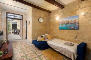 Traditional Maltese 2-Bedroom Home with Private Hot Tub - Steps Away from Valletta - 1
