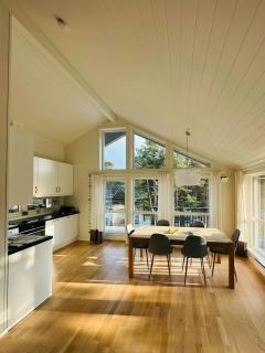 Modern Cabin With A Short Walk To The Sea - 5