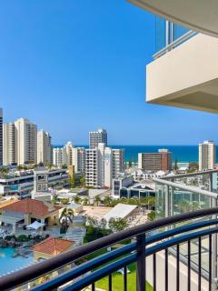 Level 12 Ocean-View Apartment with Balcony & Pool - 9