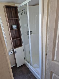 Weeping Willow - 3 bedrooms with decking sleeps 8 - 1