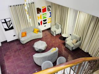 Luxury 2 Bedroom Apartment Modern Living - 0