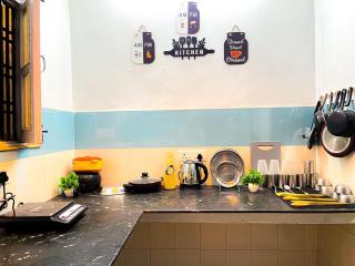 Family & Couples Studio Kitchen, 2 King Beds - 1
