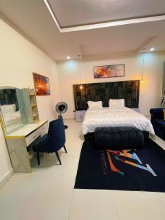 Luxury 3BR Apartment with pool access & gym center - 7