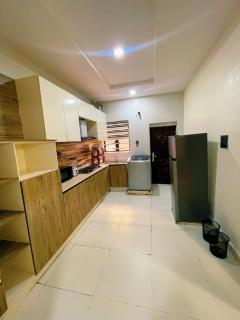 Luxury 3BR Apartment with pool access & gym center - 5