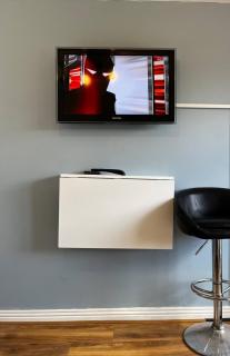 Small studio with 1 double bed en-suite - 2