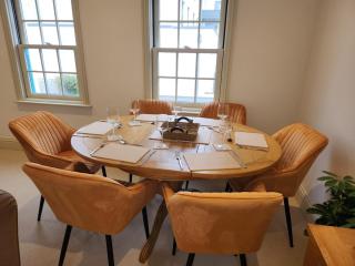 Montpellier Mews, Cheltenham- free parking - 1
