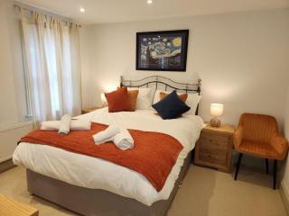 Montpellier Mews, Cheltenham- free parking - 6