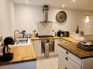Montpellier Mews, Cheltenham- free parking - 4