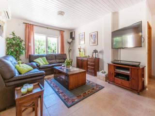 Relaxing Villa Steps from Beach - 9
