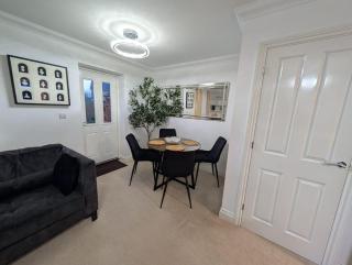 Modern 3BR House I Cambridge I Garden Parking x 2 - 4