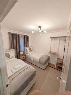 Modern 3BR House I Cambridge I Garden Parking x 2 - 3