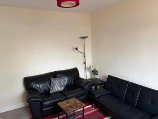 Tranquil Wolves Retreat with 4 Bedrooms - 1