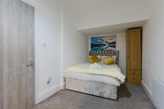 Hullidays - Secret Theatre Hideout - 1