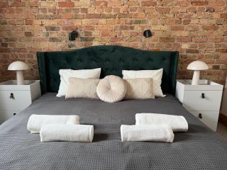 Grande Luxury Modern 3BR for 8 with Parking & Lift - 3