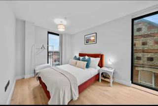 Wimbledons Finest 2BR New Build Premium Furniture - 4