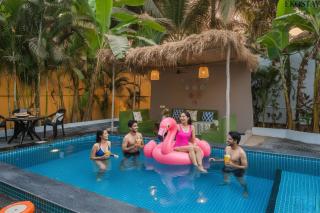 EKOSTAY Gold - House of Eight - 8