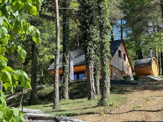Secluded Romantic Cabin · Hot Tub & Barrel Sauna - 5