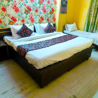 Vasant Stays By Amisha Palace - 5 Min Walk to Railway Station - 1