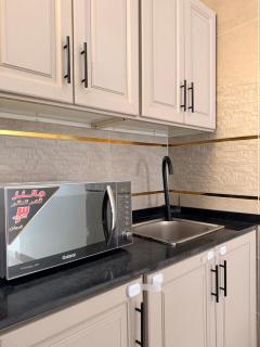 شقة واسعة وأنيقة بمدخل خاص وجلسة خارجية في حي العقيق - 4