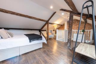 Boutique 2BR - Prime Uni District - Sleeps 5 - 4