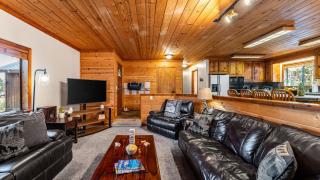 Whiskey Springs by AvantStay Classic Cabin Near Tahoe Donner Ski Area - 6
