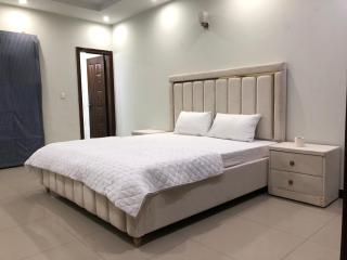 Evergreen Guest Lodge Bahria Town - 2