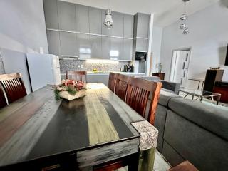 Royal City Centre Apartment - 9