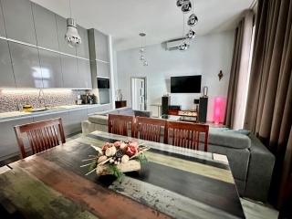 Royal City Centre Apartment - 8