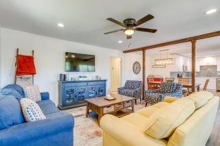 Lakefront Retreat w Dock, Firepit & Large Deck - 9