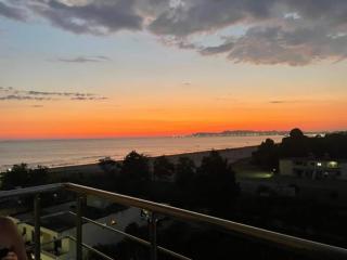 Tiara Beach Apartment - 9