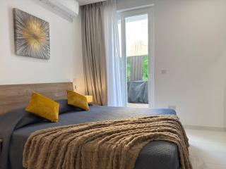 Family Home with Garage and Outdoor Area, Sleeps 6, 10-Minute Walk to the Beach - Marsaskala - 2