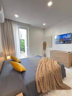 Family Home with Garage and Outdoor Area, Sleeps 6, 10-Minute Walk to the Beach - Marsaskala - 3