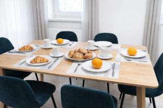 Gelbe Koffer - Große Design-Maisonette in Schiffweiler - Nähe See & Wald - 2 Parkplätze - Self-Check-in - bis 6 Pers - 1