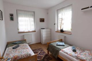 Különálló ház, ősfás, meditációra alkalmas kertben, saját kocsibeállóval - 4