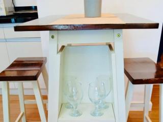 Walk to Abreeza Mall | Queen | Pool | Staycation - 1