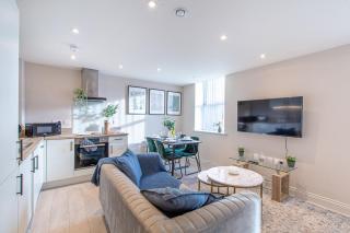 City Centre 2BR - Walk Everywhere - Sleeps 5 - 2