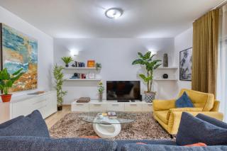 Spacious Garden View Apt in Exclusive Complex - 3