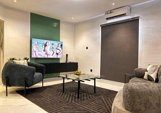Elite 1BR Near Airport PS5 247 Power Wi-Fi - 6