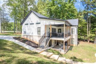 Hideaway Haven - Smith Mountain Lake Retreat, Dock, Kayaks and Fire Pit - 6