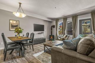 Mountain Retreat Modern 2BR with Views and Pool Near DT - 5