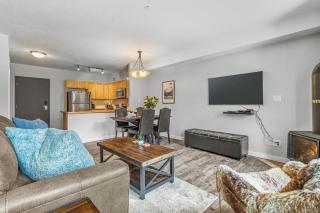 Mountain Retreat Modern 2BR with Views and Pool Near DT - 4