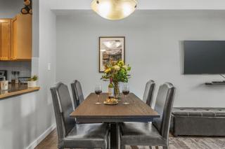 Mountain Retreat Modern 2BR with Views and Pool Near DT - 2